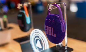 jbl clip 5 Lifestyle 4